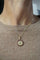 Pendentif Augis - Médaille en or jaune 18 carats rubis et diamants 58 Facettes SQ9946706