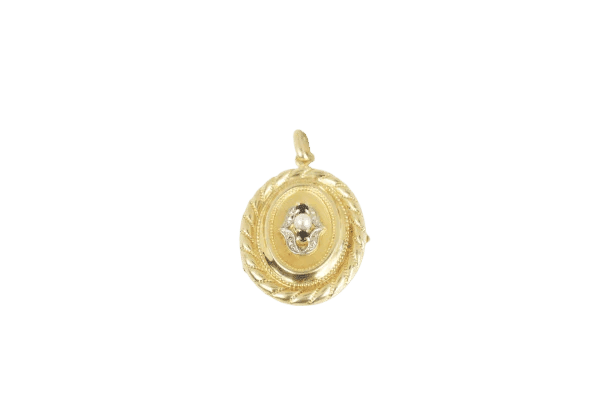 Pendentif Pendentif ovale en or jaune 18 carats, saphirs et perle 58 Facettes SQ5946394