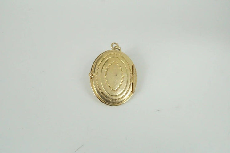 Pendentif Pendentif ovale en or jaune 18 carats, saphirs et perle 58 Facettes SQ5946394
