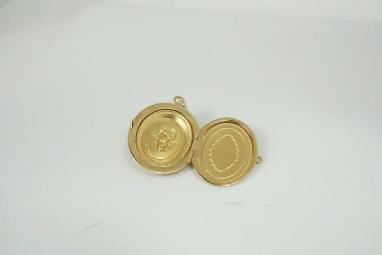 Pendentif Pendentif ovale en or jaune 18 carats, saphirs et perle 58 Facettes SQ5946394