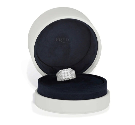 Bague 54 FRED Paris - Bague carrée en or 18 carats et diamants 58 Facettes 237703