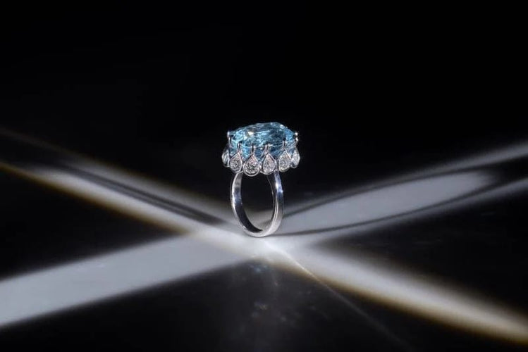 Bague 54 Bague en or gris palladié sertie d’une aigue-marine et diamants 58 Facettes 237737