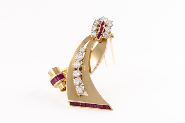 Broche Lackritz - Broche ruban en or jaune, rubis et diamants 58 Facettes 248596