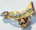 Broche Lackritz - Broche ruban en or jaune, rubis et diamants 58 Facettes 248596
