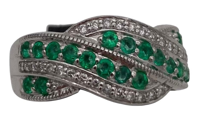 Bague 48 Bague en or blanc avec émeraudes et diamants 58 Facettes