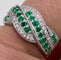 Bague 48 Bague en or blanc avec émeraudes et diamants 58 Facettes