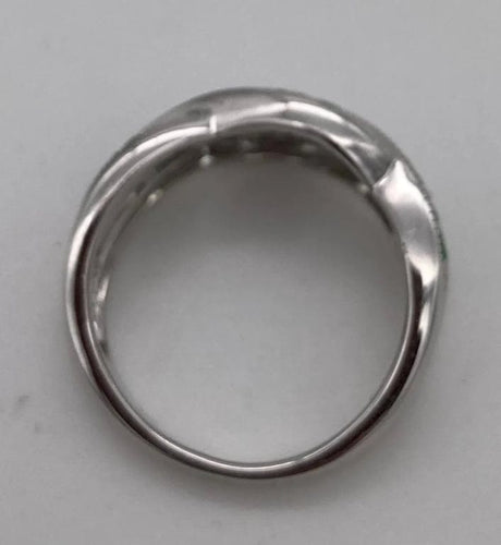 Bague 48 Bague en or blanc avec émeraudes et diamants 58 Facettes