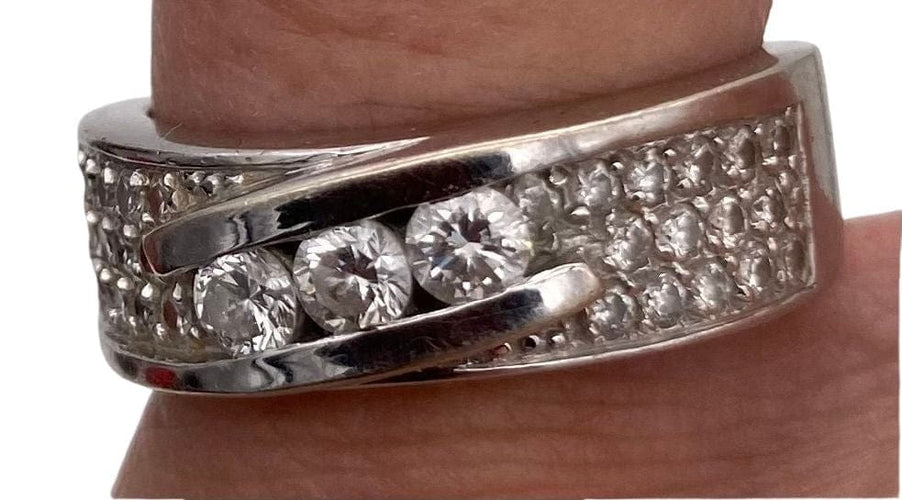 Bague 53 Bague en or gris et diamants 1 carat 58 Facettes