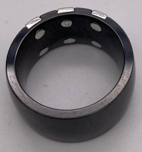 Bague 54 Bague en céramique et diamants 58 Facettes
