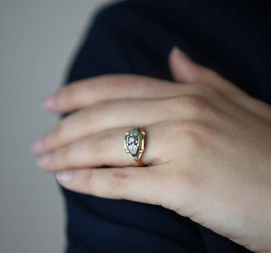 Bague 54.5 Bague en or jaune, or blanc et diamant 58 Facettes