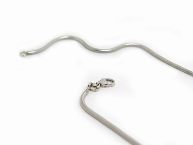 Collier Chaîne serpent en or blanc 18 carats 58 Facettes