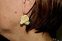 Boucles d'oreilles Boucles d’oreilles anciennes en ivoire sculpté et or 14 carats 58 Facettes 7276