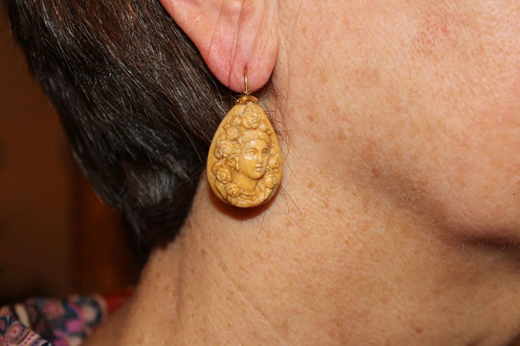 Boucles d'oreilles Boucles d'oreilles antiques en or 14 carats et camées de lave 58 Facettes 7438