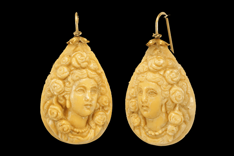 Boucles d'oreilles Boucles d'oreilles antiques en or 14 carats et camées de lave 58 Facettes 7438