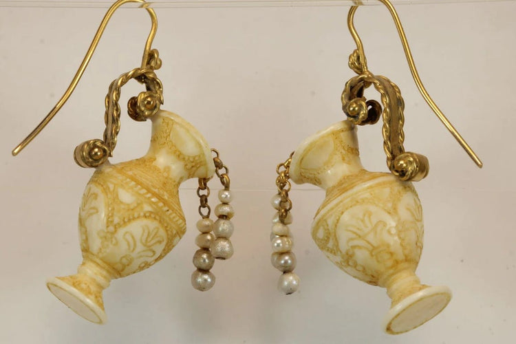 Boucles d'oreilles Boucles d’oreilles antiques en ivoire sculpté et or 14 carats 58 Facettes 7602