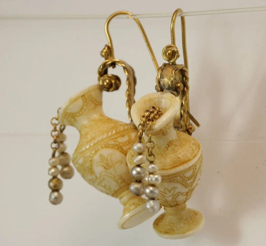 Boucles d'oreilles Boucles d’oreilles antiques en ivoire sculpté et or 14 carats 58 Facettes 7602