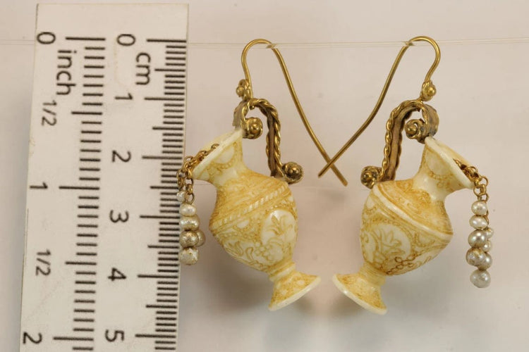 Boucles d'oreilles Boucles d’oreilles antiques en ivoire sculpté et or 14 carats 58 Facettes 7602