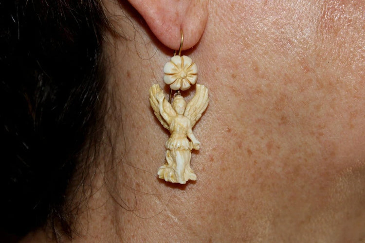 Boucles d'oreilles Boucles d’oreilles antiques en or 14 carats et ivoire sculpté 58 Facettes 7482
