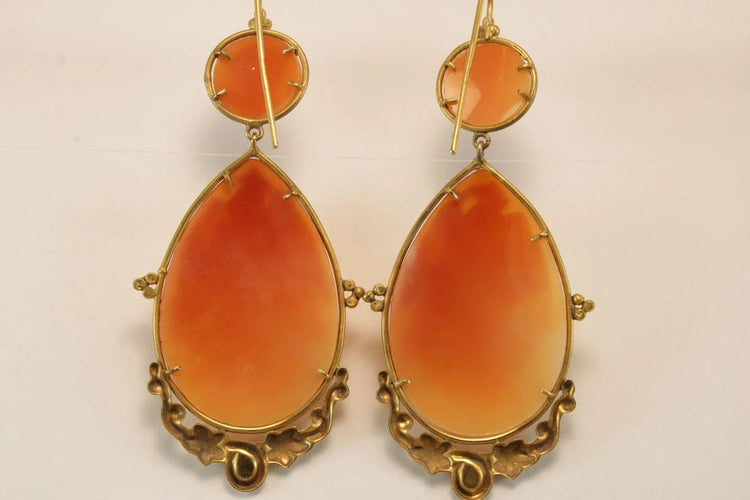 Boucles d'oreilles Boucles d’oreilles anciennes camées corniola en or jaune 14 carats 58 Facettes 7654