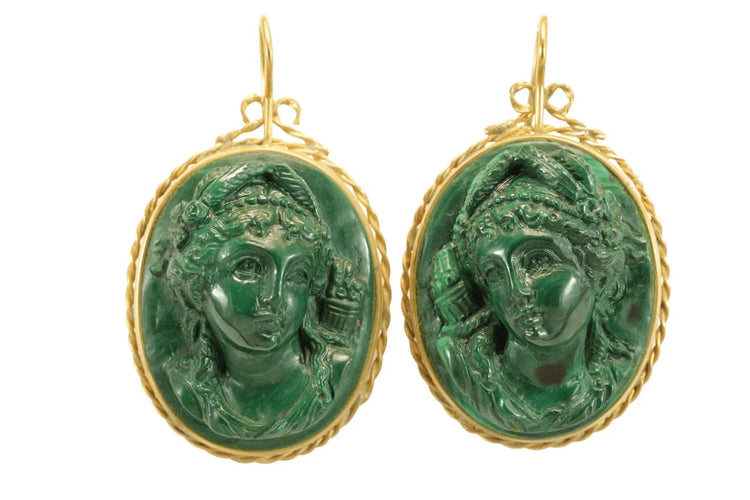 Boucles d'oreilles Boucles d’oreilles anciennes camées en malachite en or 14 carats 58 Facettes 7656