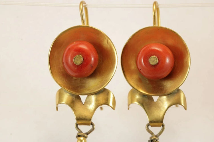 Boucles d'oreilles Boucles d’oreilles anciennes en or 14 carats et corail rouge 58 Facettes 7672