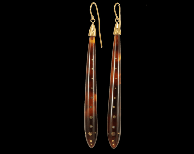 Boucles d'oreilles Boucles d’oreilles anciennes en écaille de tortue et or jaune 14 carats 58 Facettes 7678