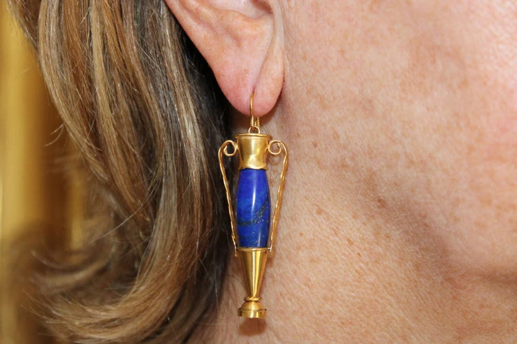 Boucles d'oreilles Castellani - Boucles d’oreilles amphores en or jaune et lapis-lazuli 58 Facettes 7684