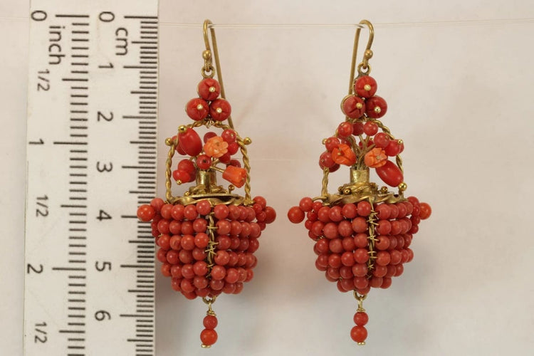 Boucles d'oreilles Boucles d'oreilles anciennes - Paniers en or jaune 14 carats et corail 58 Facettes 7714