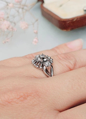 Bague 53 Bague vintage en or blanc 18 carats et diamants 58 Facettes 227