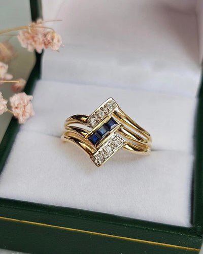 Bague 58 Bague vintage en or jaune 18 carats avec saphirs et diamants 58 Facettes 592