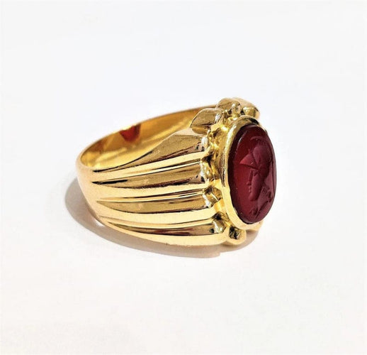 Bague 53 Chevalière godronnée - Bague en or jaune 750 et intaille sur cornaline 58 Facettes 1-803/1