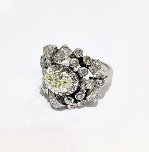 Bague 55 Bague années 50 à motif de nœuds en platine 850 et diamants 58 Facettes 1-775/2