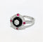 Bague 54 Bague style Art déco en or blanc 18 ct avec diamants, rubis et onyx 58 Facettes 1-847/3
