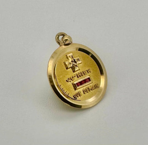 Pendentif Augis - Médaille d’amour en or jaune 18 carats, diamant et rubis 58 Facettes