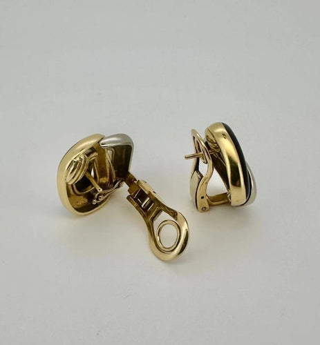 Boucles d'oreilles Boucles d’oreilles nœud en or jaune et émail amarante guilloché 58 Facettes