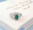 Bague 53.5 MATY - Bague de fiançailles en or blanc 18K, émeraude et diamants 58 Facettes AA 1741