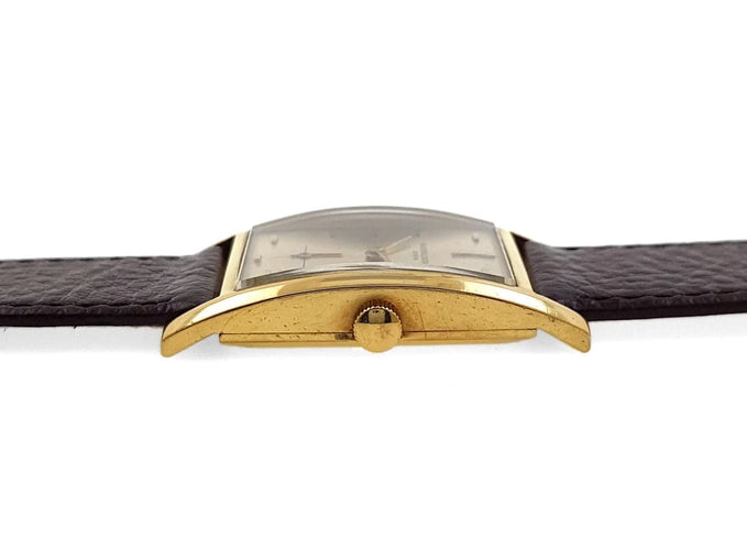Montre Vacheron Constantin - Montre vintage 6957 Cintrée rectangulaire en or 18 carats 58 Facettes