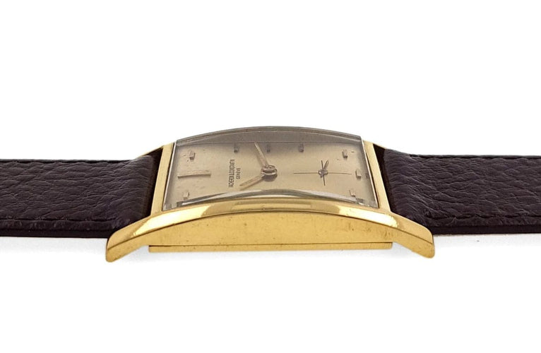 Montre Vacheron Constantin - Montre vintage 6957 Cintrée rectangulaire en or 18 carats 58 Facettes
