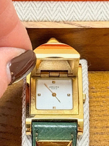 Montre Hermès Médor - Montre en plaqué or, cuir vert 58 Facettes WC-2025-1884