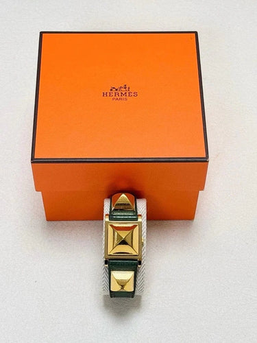 Montre Hermès Médor - Montre en plaqué or, cuir vert 58 Facettes WC-2025-1884