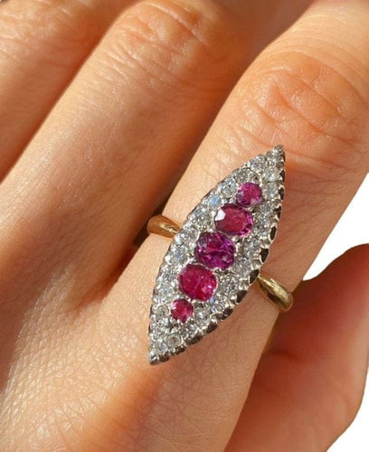 Bague 53 Bague marquise en or jaune et blanc 18K rubis et diamants 58 Facettes
