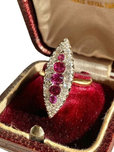 Bague 53 Bague marquise en or jaune et blanc 18K rubis et diamants 58 Facettes