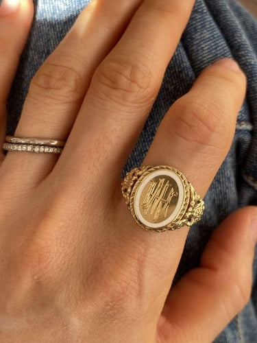 Bague 60 Bague ancienne en or jaune 14K avec émail blanc 58 Facettes