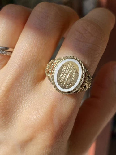 Bague 60 Bague ancienne en or jaune 14K avec émail blanc 58 Facettes