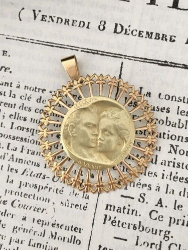 Pendentif Emile Monier - Médaille ronde en or jaune et or rose 18K 58 Facettes