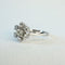 Bague 47 Bague marguerite n° 38 en or gris 18 carats et diamants 58 Facettes INV038