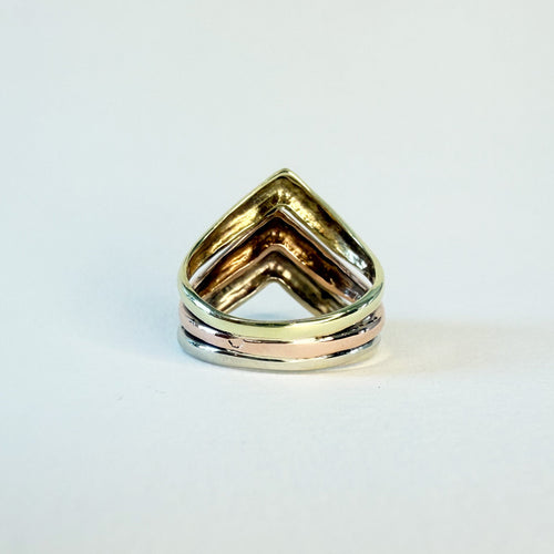 Bague 53 Bague - Trois ors 14 carats, chevrons 58 Facettes INV044