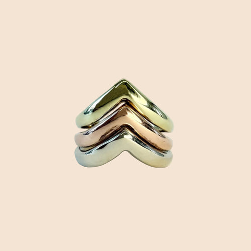 Bague 53 Bague - Trois ors 14 carats, chevrons 58 Facettes INV044