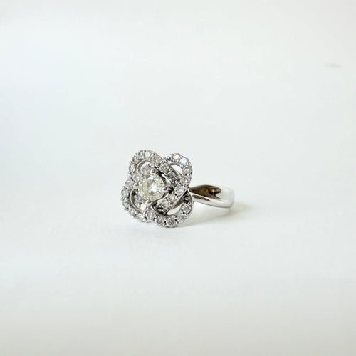 Bague 50 Bague n° 101 - Bague en or blanc 18 carats et diamants 58 Facettes