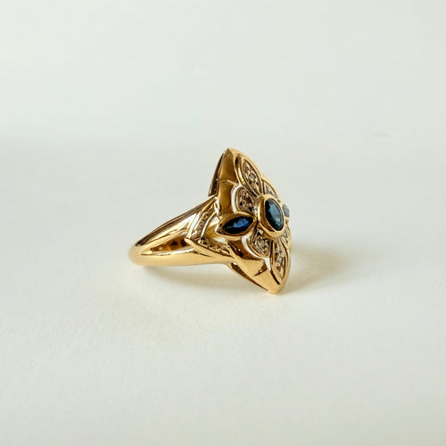 Bague 57 Bague navette en or jaune et or gris 18 carats, saphirs et diamants 58 Facettes